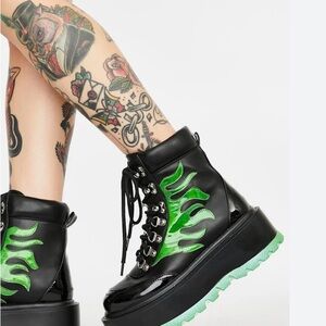 DOLLS KILL KOI FOOTWEAR GREEN HELIOS FLAME COMBAT BOOTS 💚